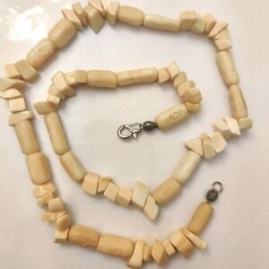 Vintage tribal bone 🦴 necklace in EUC